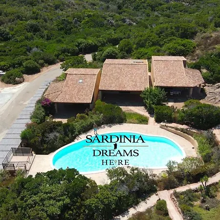 Flora Con Piscina Holiday home *