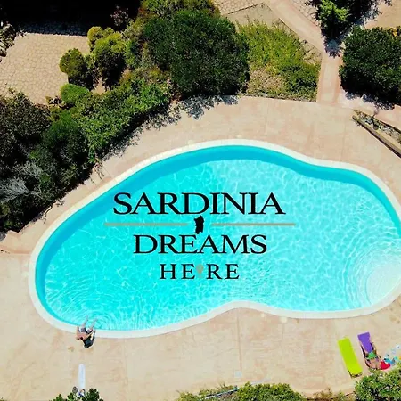 Flora With Pool And Private Parking
