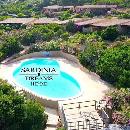 Flora Con Piscina Prázdninový dům Costa Paradiso