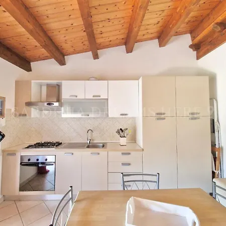 Flora Con Piscina Holiday home *