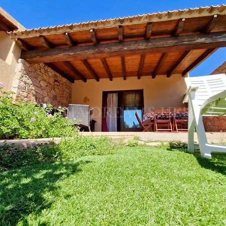 Flora Con Piscina Holiday home