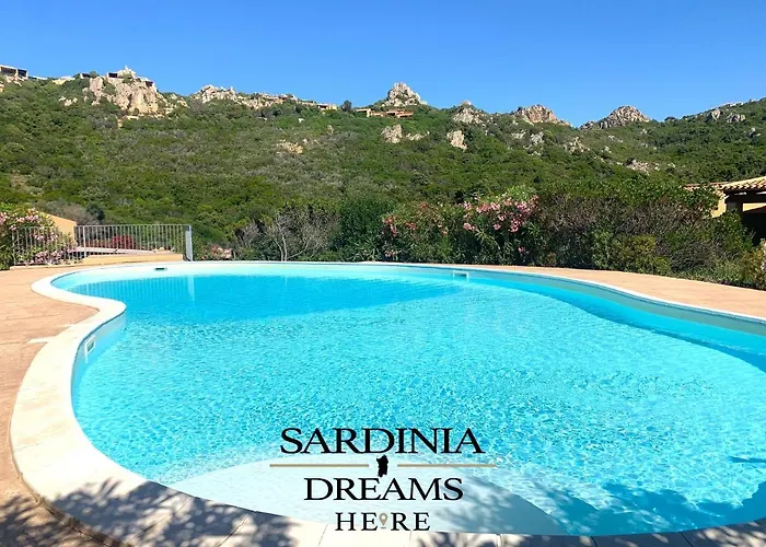 Flora Con Piscina Costa Paradiso